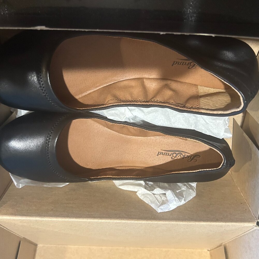 LUCKY BRAND LEATHER FLATS